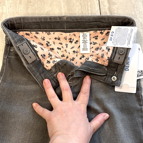 H&M - Girls Skinny Fit Jeans, Lined with soft fabric, adjustable waist. Size 6x - Picture 3 of 7